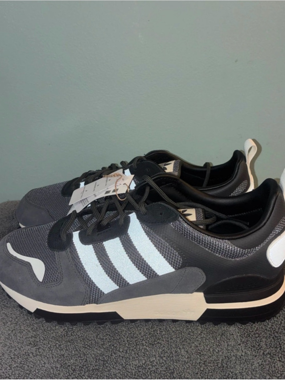 adidas Men's Gray and White Retro Runner Sneakers